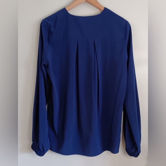 RW&Co High-Low Blouse with Keyhole Front & Cuffed Sleeves - Picture 4 of 8